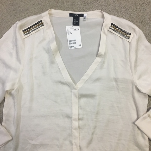 H&M Cream 3/4 sleeve blouse - Picture 2 of 5